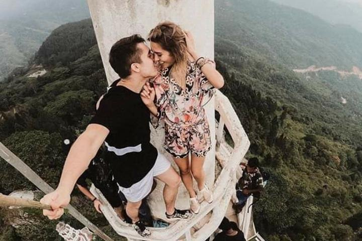 Ambuluwawa gowi jana pagoda ..its located 2967 feet highest place above from see level .